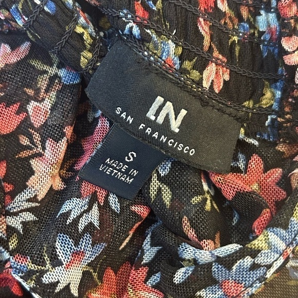 Flowy Black Floral Turtleneck Blouse 🖤🩷🩵 Small - Picture 6 of 6